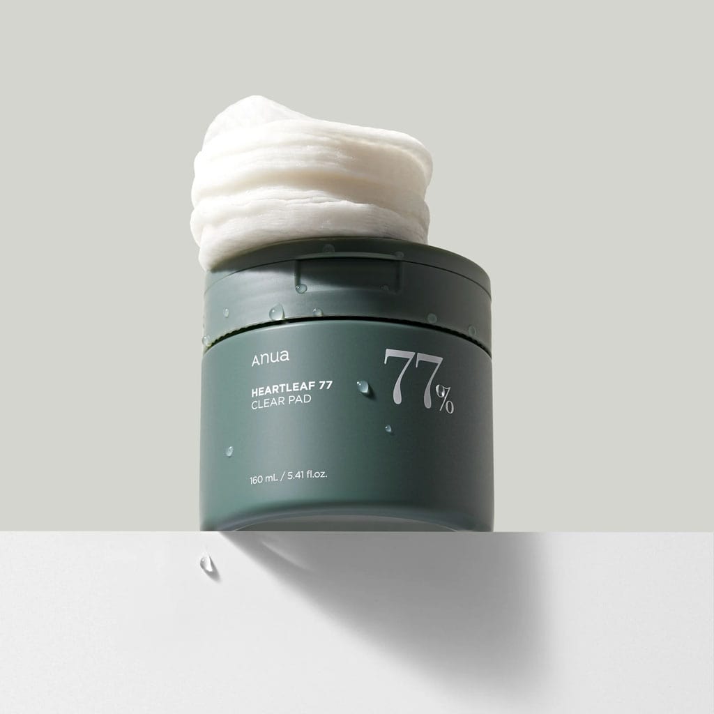 Texture ANUA Heartleaf 77% Clear Pad – disque coton doux imprégné à 77 % d’extrait de Houttuynia Cordata, exfoliation douce sans irritation