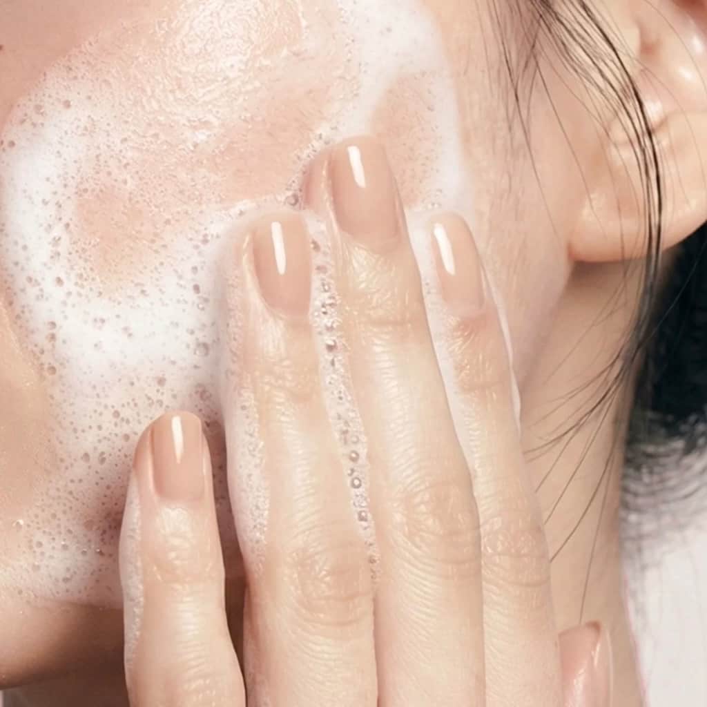 Flacon du gel nettoyant doux et végane BEIGIC Aromatic Face Cleanser 130ml.