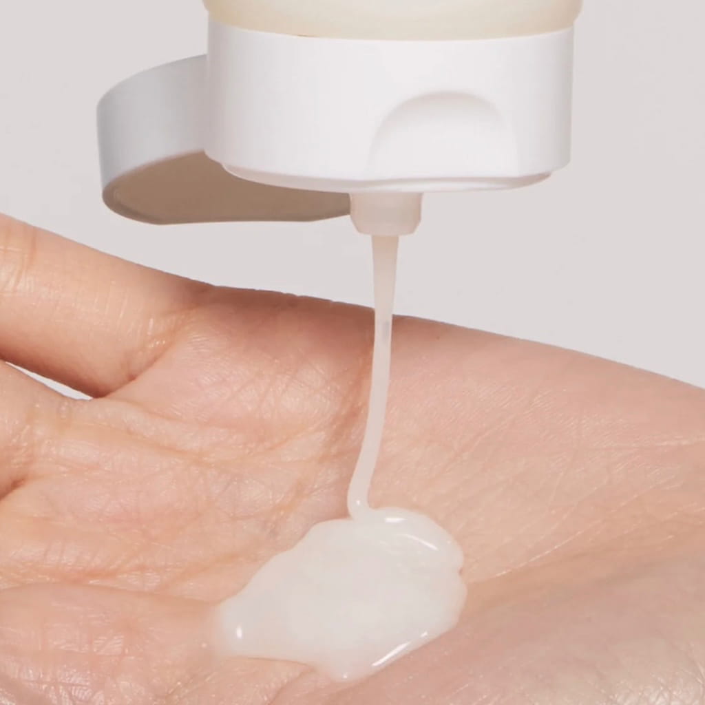 Texture gel fluide et mousse délicate au café vert du nettoyant visage BEIGIC.