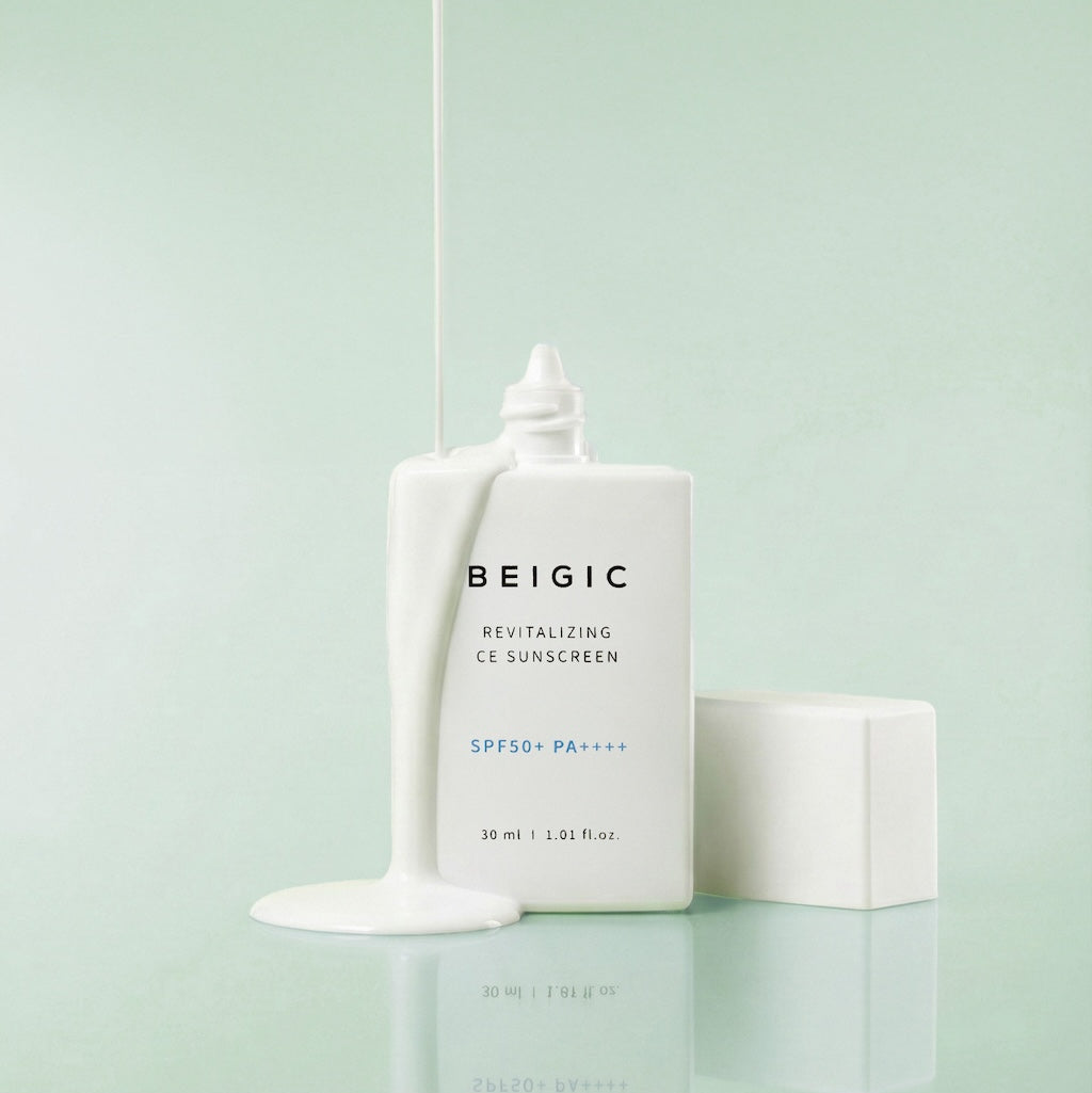 Le tube de crème solaire BEIGIC mis en valeur sous les rayons du soleil, évoquant une protection quotidienne premium et sensorielle.
