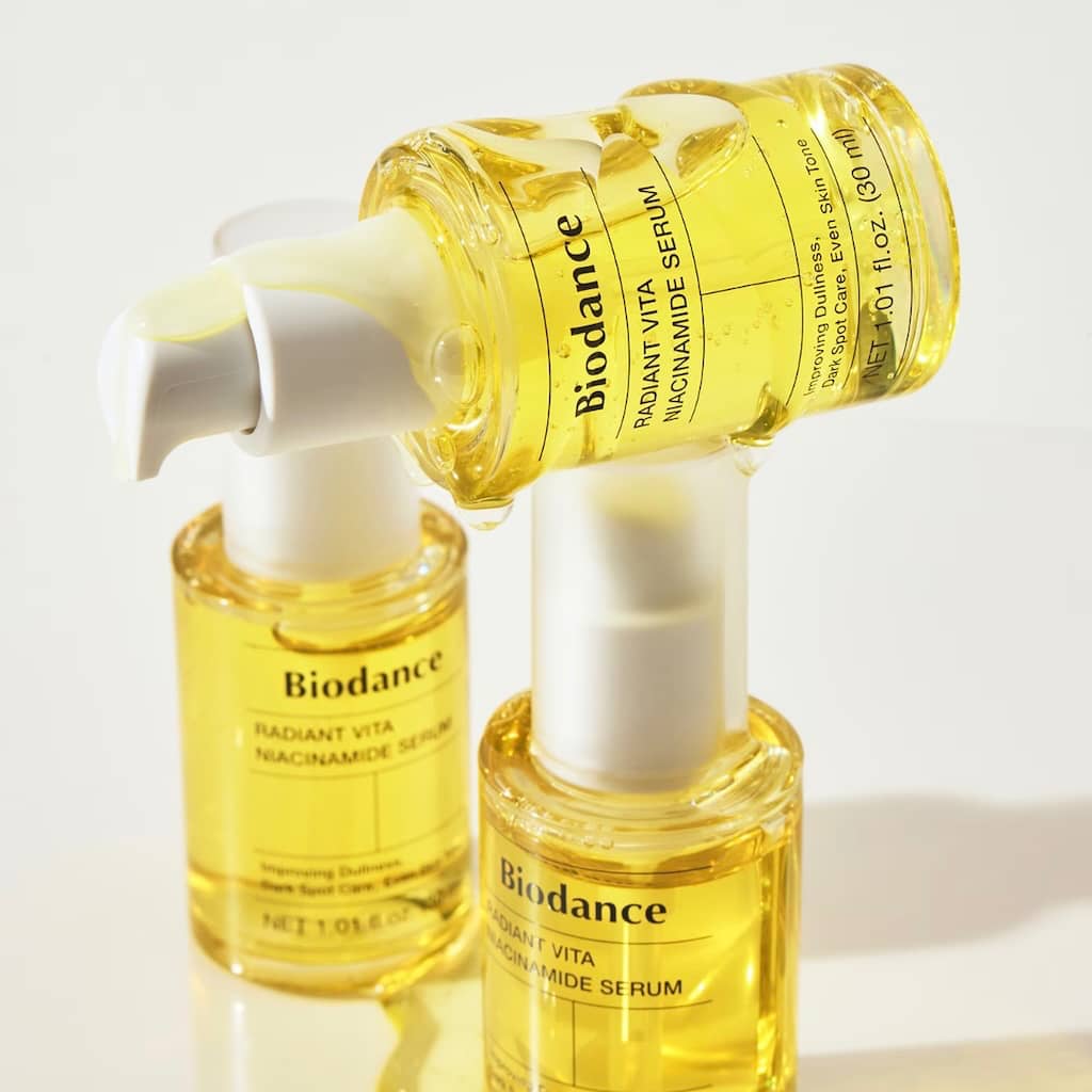 Flacon compte-gouttes du sérum illuminateur et anti-taches BIODANCE Radiant Vita Niacinamide Serum 30ml.