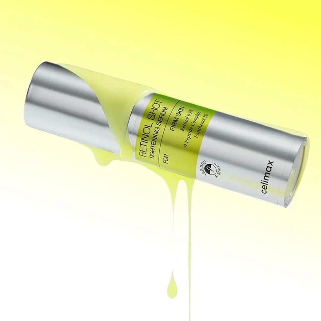 Application du sérum Celimax Retinol Shot sur le visage pour raffermir la peau et resserrer les pores.
