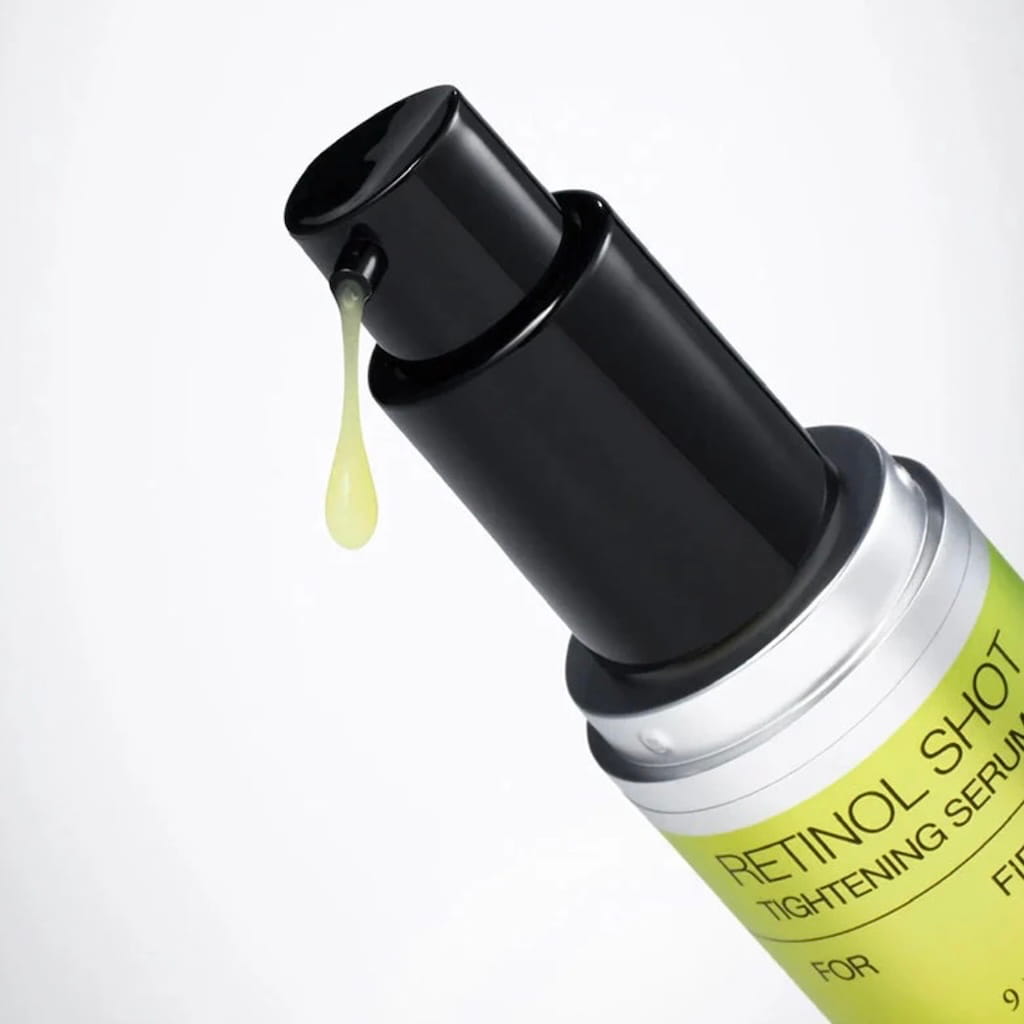 Texture fluide et légère du sérum anti-âge au rétinol et peptides Celimax.