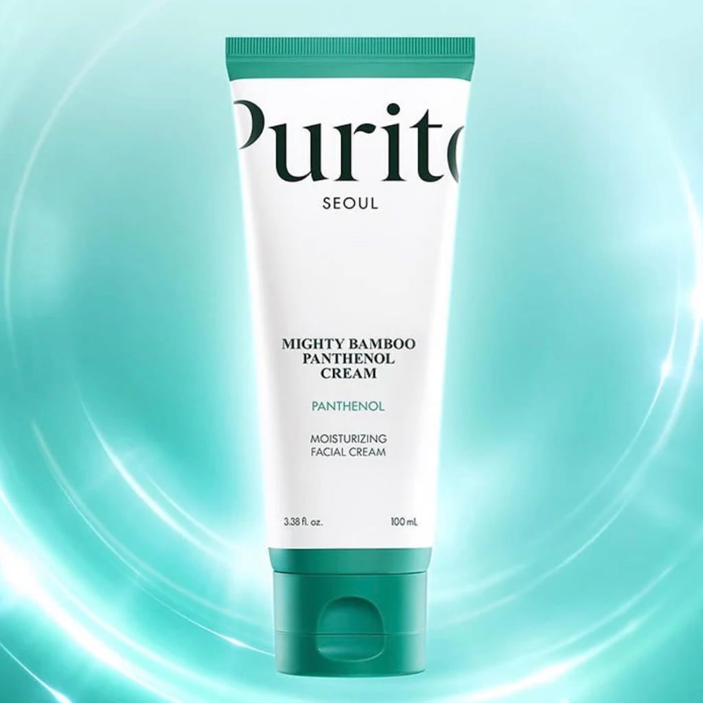 Application de la crème au panthénol et bambou PURITO SEOUL sur le visage pour fortifier la barrière cutanée.
