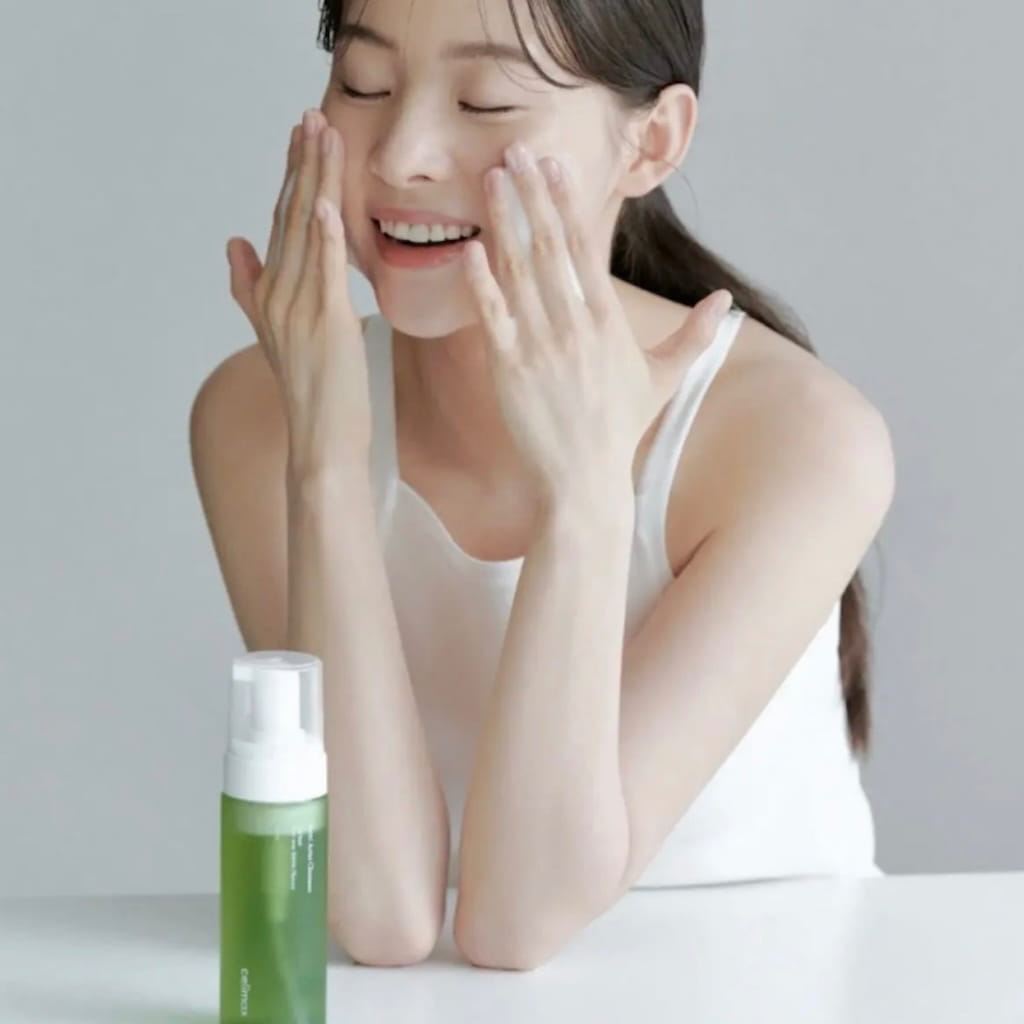 Flacon pompe de la mousse nettoyante purifiante Celimax Noni Acne Bubble Cleanser 155ml.