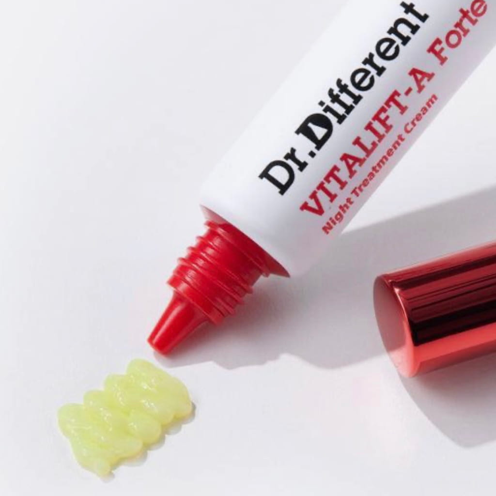 Texture nourrissante de couleur jaune intense riche en rétinal 0,1% du soin Dr. Different Vitalift-A Forte.