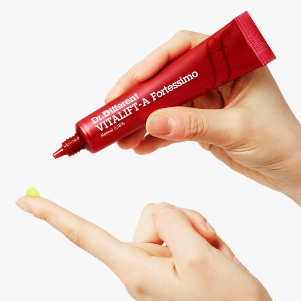 Texture nourrissante de couleur jaune intense riche en rétinal encapsulé 0,15% du soin Dr. Different Fortessimo.