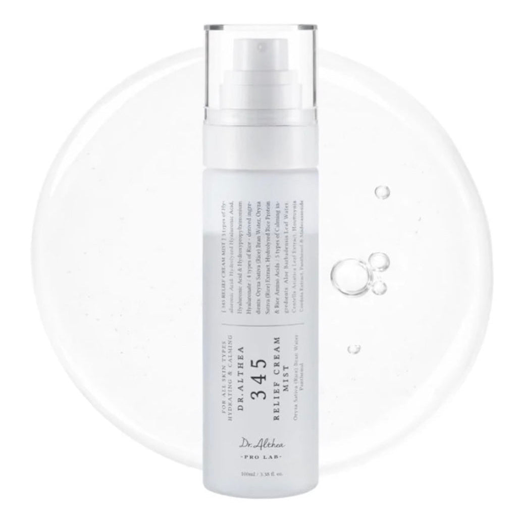 Close-up on the fine and even diffusion of the Dr. Althea mist. Its light texture instantly absorbs for immediate comfort without disturbing makeup.