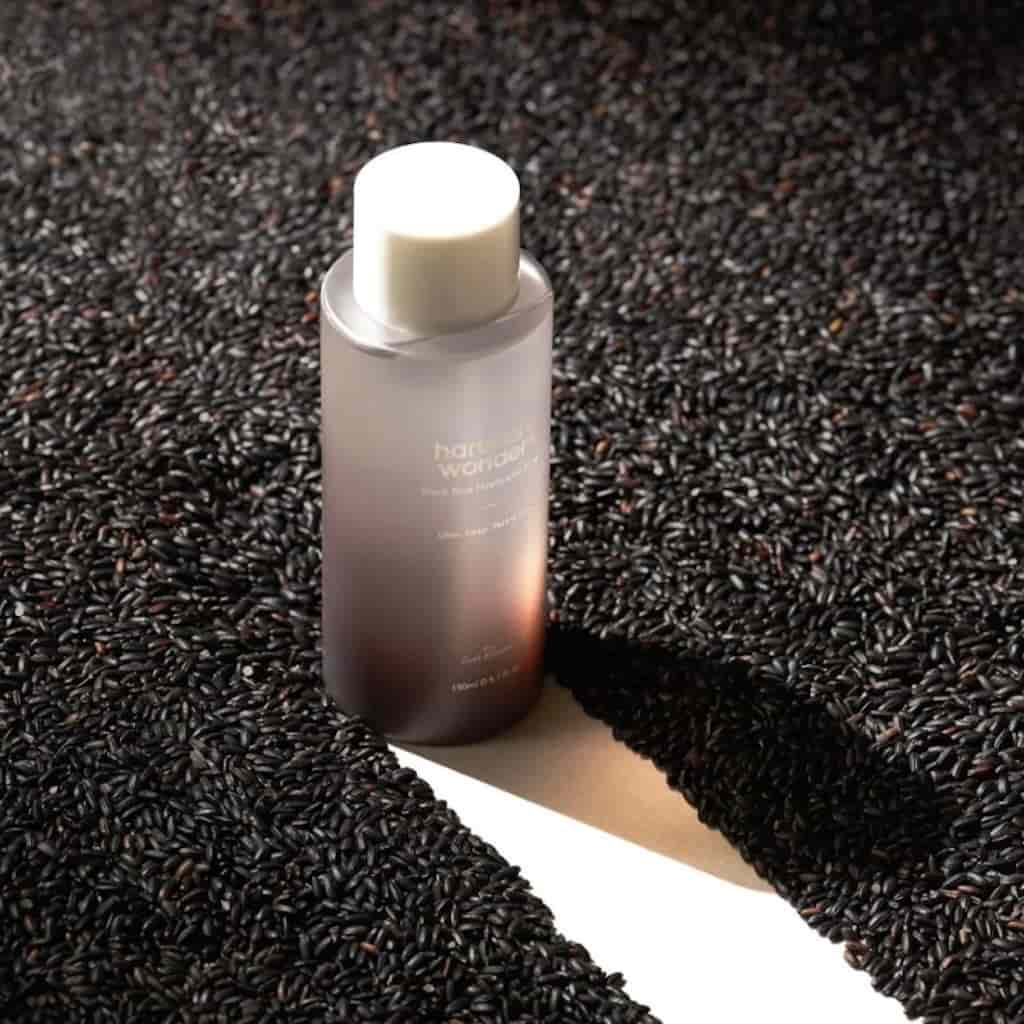 Flacon du tonique hydratant et repulpant Haruharu Wonder Black Rice Hyaluronic Toner 150ml.
