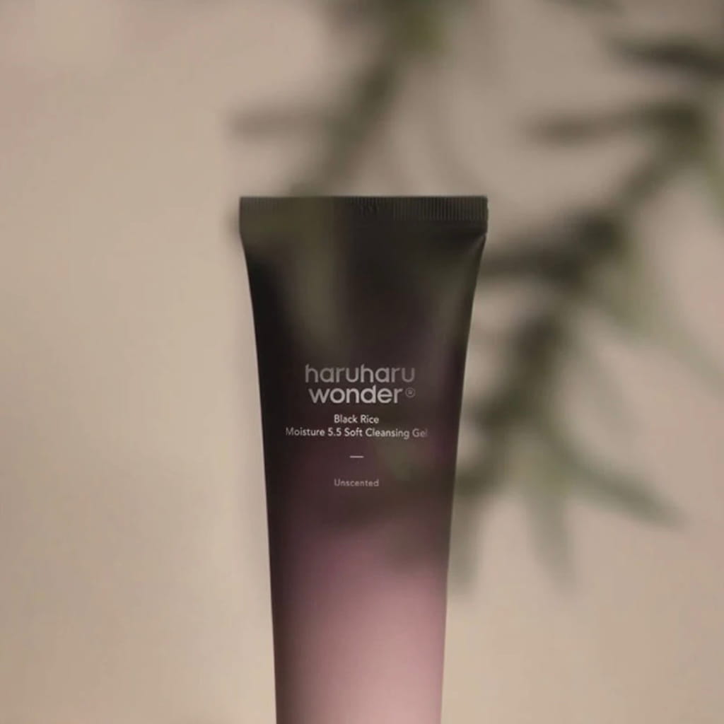 Tube du gel nettoyant doux au riz noir Haruharu Wonder Black Rice Moisture 5.5 Soft Cleansing Gel 100ml.