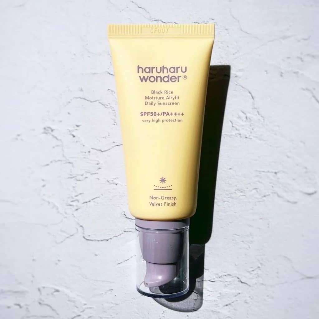 Tube de la crème solaire invisible Haruharu Wonder Black Rice Moisture Airyfit Sunscreen SPF50+/PA++++ 50ml.