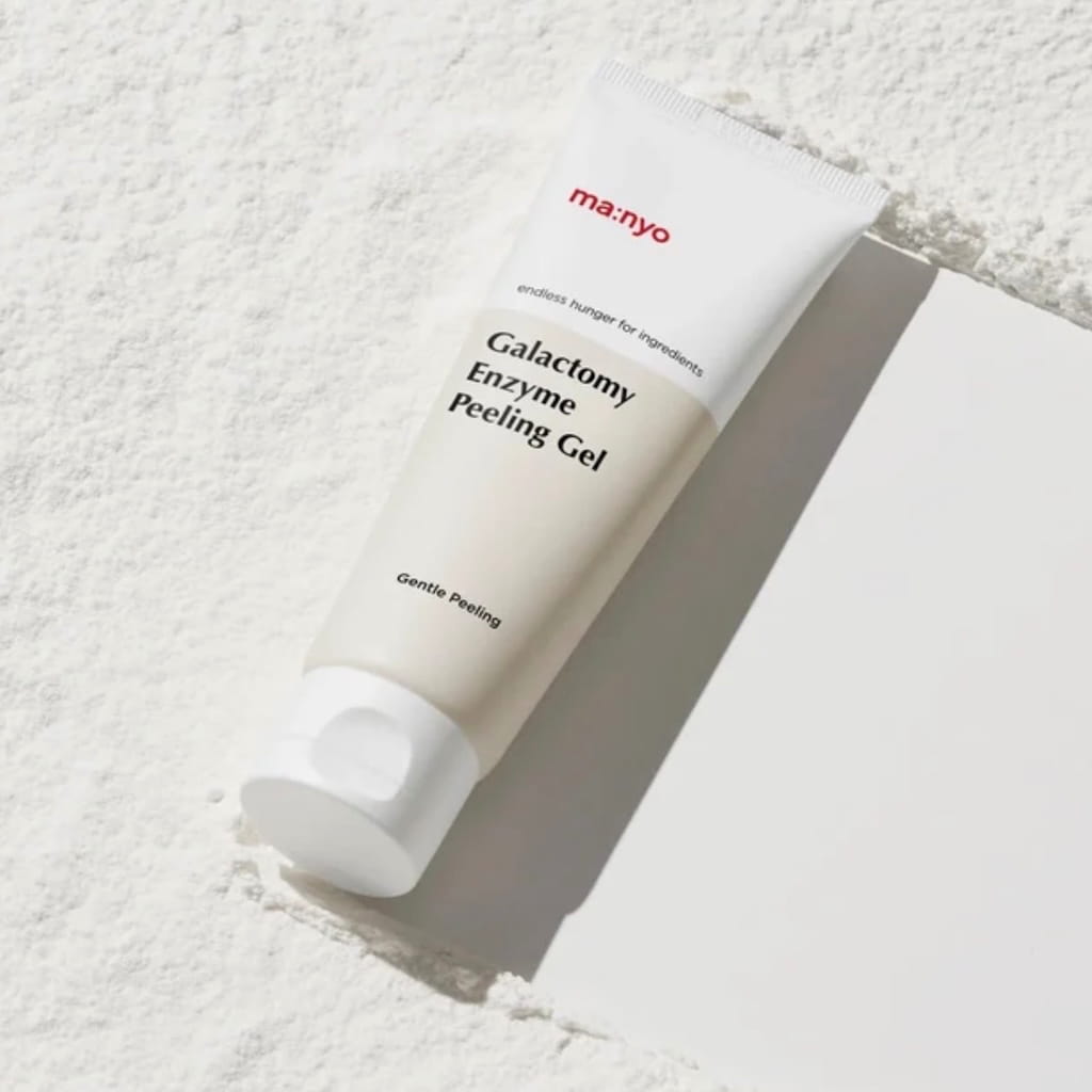 Texture gel formant de légers rouleaux exfoliants doux du peeling MA:NYO.