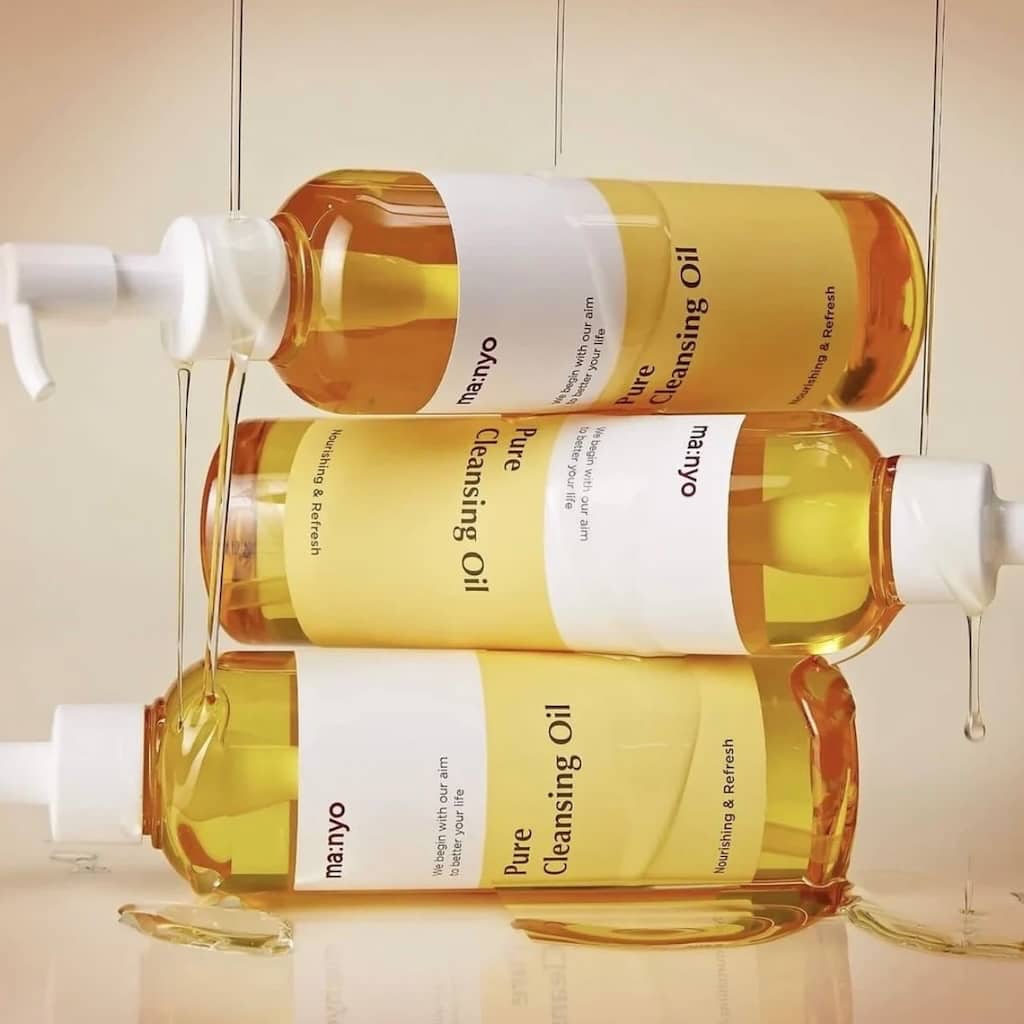 Flacon pompe de l'huile démaquillante et nettoyante MA:NYO Pure Cleansing Oil 200ml.