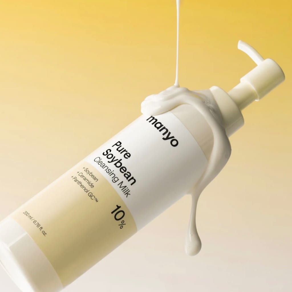 Flacon pompe du lait nettoyant et démaquillant apaisant MA:NYO Pure Soybean Cleansing Milk 200ml.