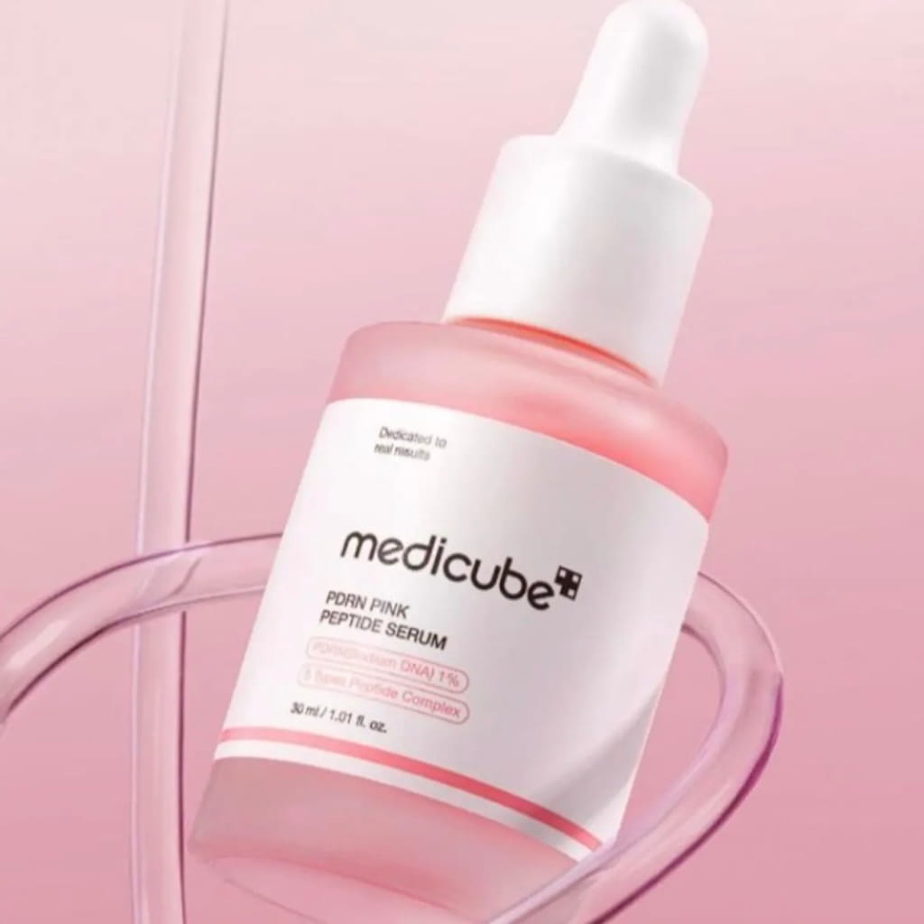 Flacon de 30ml avec pipette du sérum anti-âge et éclat PDRN Pink Peptide Serum de Medicube.