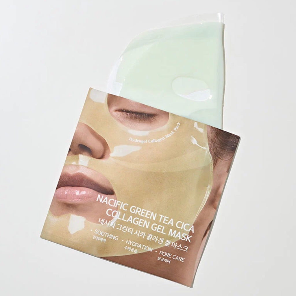 Gros plan sur la texture souple, fraîche et translucide du masque hydrogel apaisant NACIFIC.