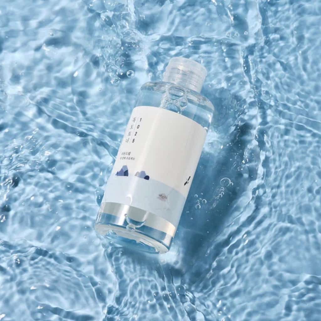 Soin visage coréen Round Lab formulé à base d'eau de mer profonde d'Ulleungdo pour l'équilibre hydrolipidique.