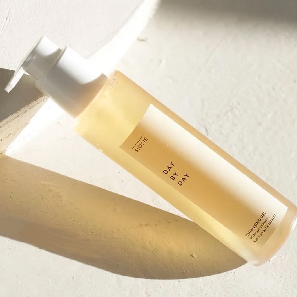 SIORIS - Day by Day Cleansing Gel (150ml) pour une peau nettoyée, apaisée, hydratée et rééquilibrée en sébum.