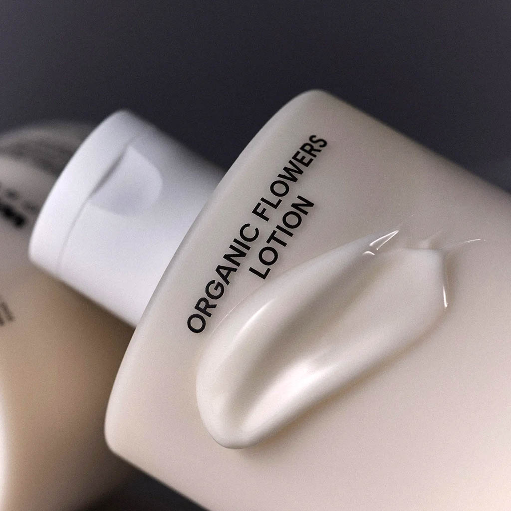 Flacon Whamisa Organic Flowers Lotion Double Rich 200 ml – émulsion riche bio pour peau sèche et sensible