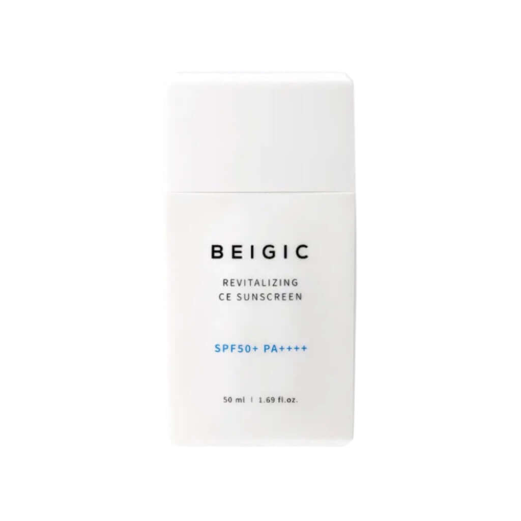 Frasco branco minimalista e elegante de 50ml do Revitalizing CE Sunscreen da BEIGIC, um protetor solar facial anti-envelhecimento vegan SPF 50+.