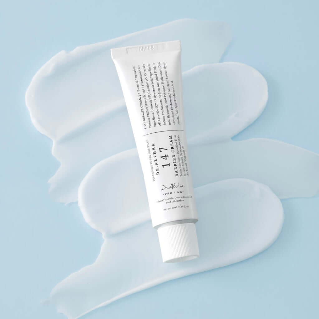 Close-up on the creamy and melting texture of the 147 Barrier Cream. It penetrates the skin to create a silky and invisible protective barrier without a sticky finish.