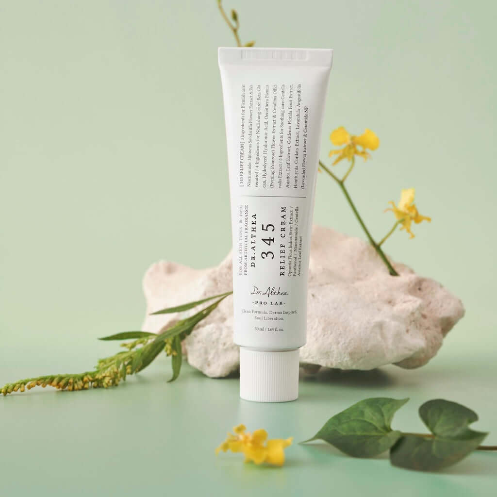 Flacone da 50ml della crema 345 Relief Cream di Dr. Althea, un trattamento riparatore intensivo progettato per eliminare le cicatrici post-acne e lenire le pelli reattive.