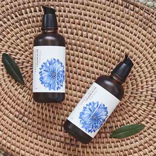 Blooming Lifting Toner de la marque cosmétique coréenne ALL NATURAL, lotion tonique boostant anti-âge pour votre peau, la renforçant contre le stress oxydatif, stimulant son renouvellement cellulaire, l'hydratant en profondeur, et illuminant son teint.