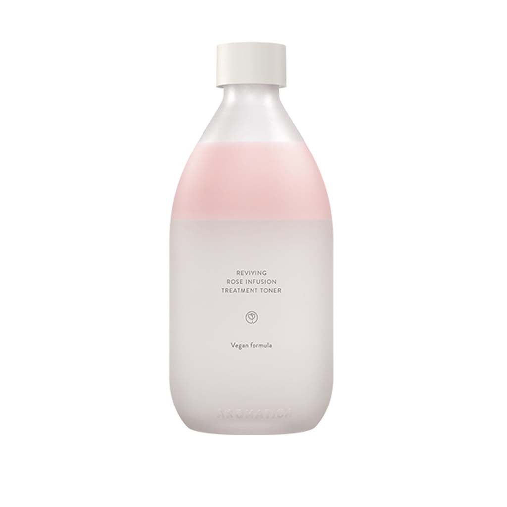 Reviving Rose Infusion Treatment Toner de la marque cosmétique coréenne AROMATICA, lotion tonique aux eau et huile de Rose de Damas, pour une peau équilibrée en pH après le nettoyage, hydratée, nourrie et saine.