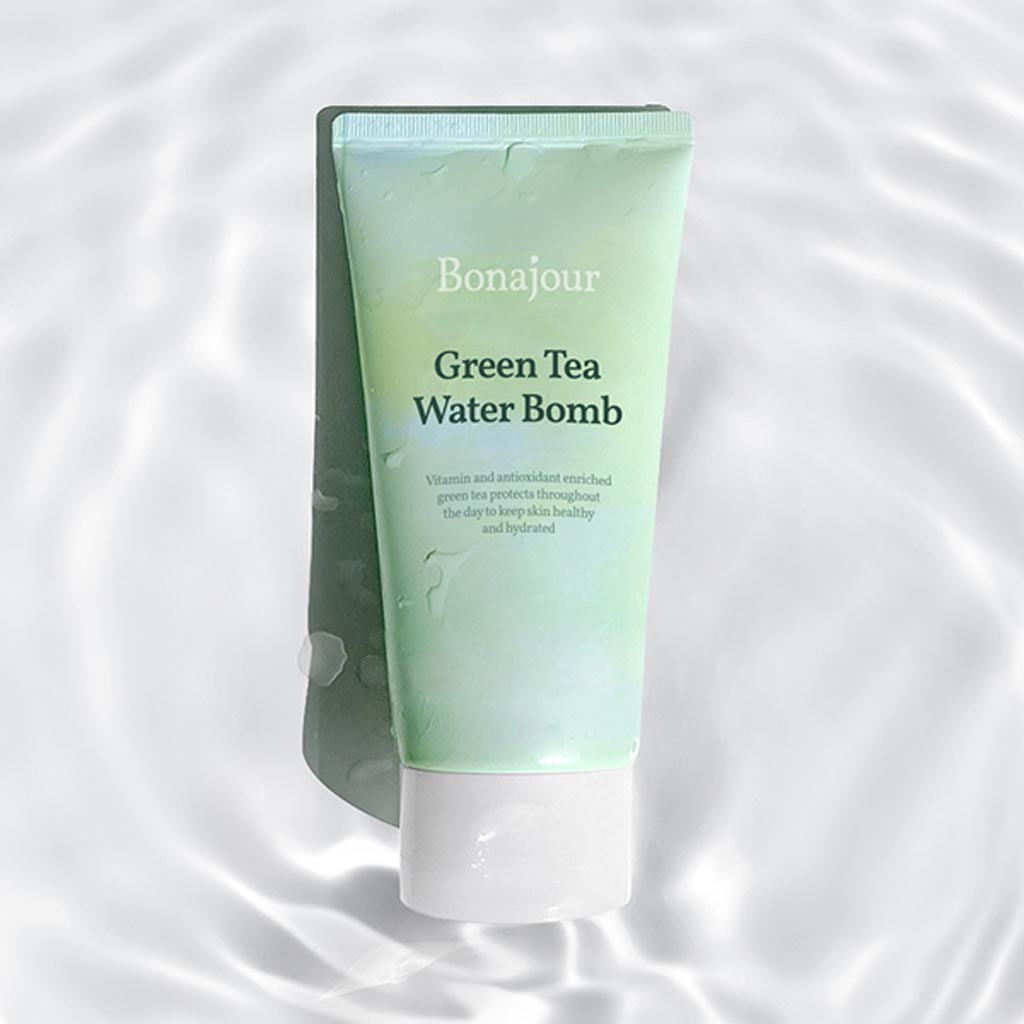 Green Tea Water Bomb Cream de la marque cosmétique coréenne Bonajour, une crème hydratante, véritable bombe d&#39;hydratation aux extraits de thé vert, acide hyaluronique, niacinamide, aux huiles protectrices de baobab et de squalène végétale, et stimulante aux 6 peptides.
