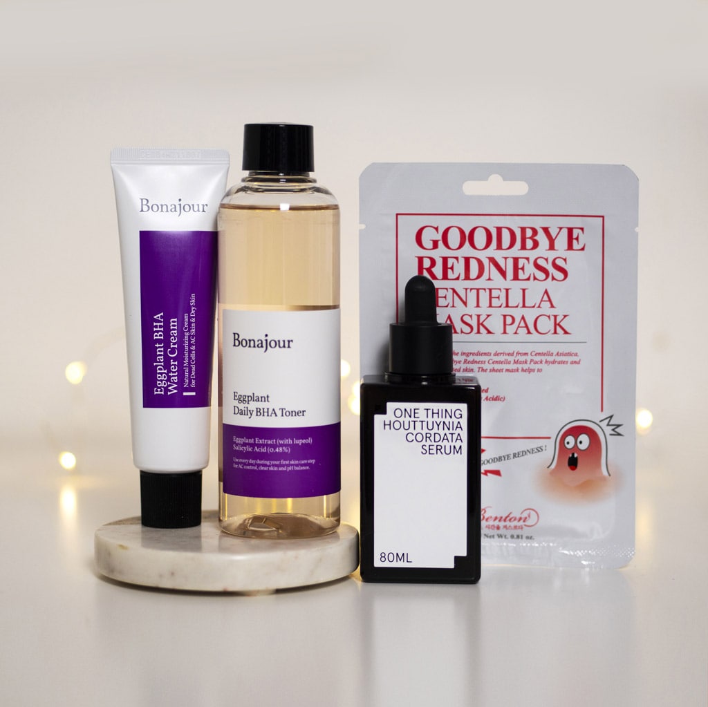 Coffret cadeau de 4 soins cosmétiques coréens dont un serum à l'houttuynia Cordata, des marques Bonajour et Benton pour peau acnéique & sensible, dans une atmosphere de fête ou de Noel